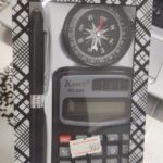 طراز KC-888 هي آلة حاسبة جيب صغيرة مع بوصله
