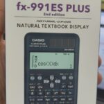 آله حاسبه من نوع Casio fx-991ES PLUS
